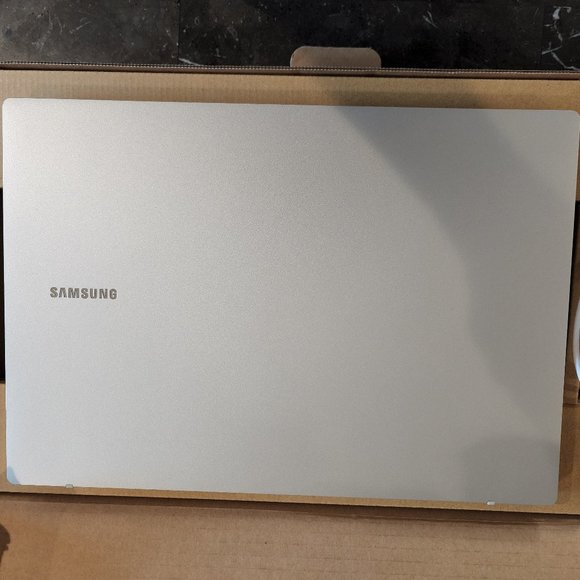 Samsung - Galaxy Book Go - 14.0" LED Screen - Picture 4 of 5